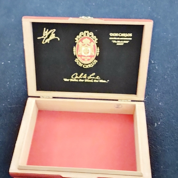 Don Carlos Eye of the Shark cigar box - Picture 2 of 6